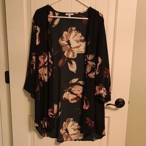 Woman's Size 1 Maurices Dark Floral Kimono